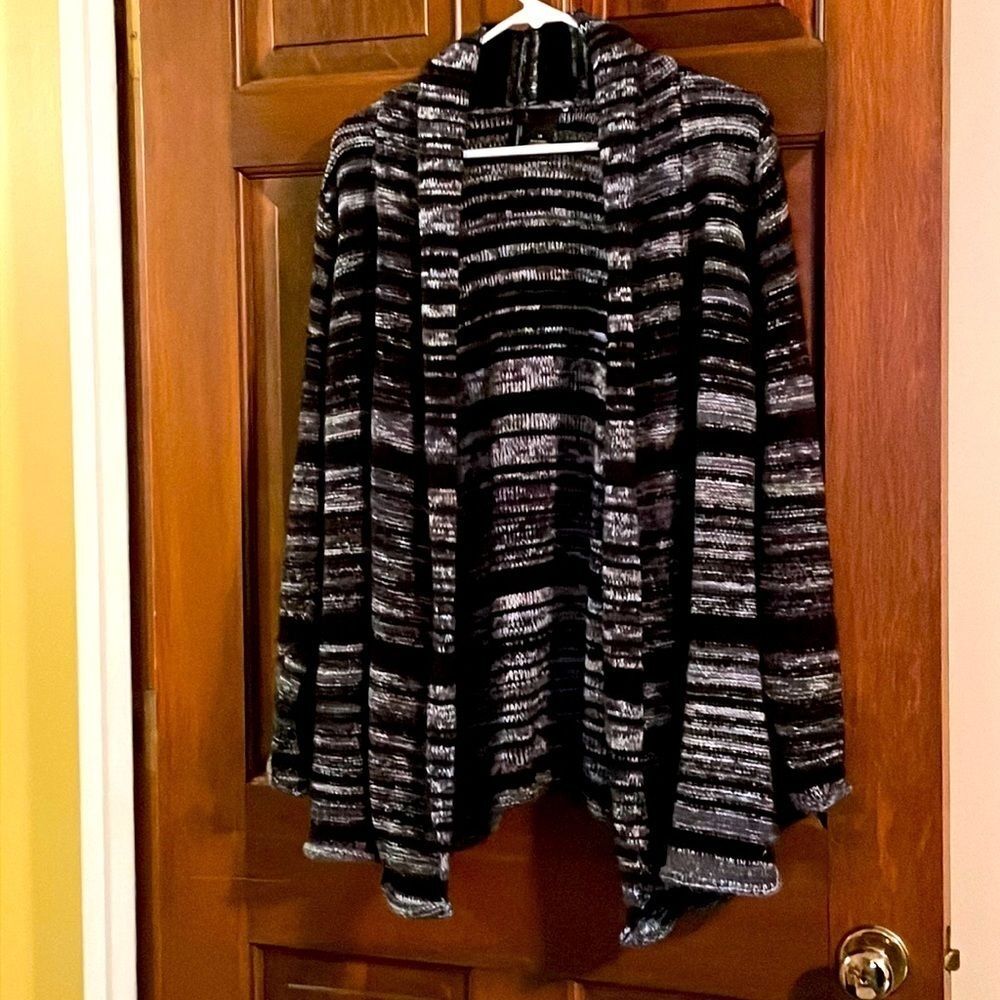 New Directions Woman sz 1X open front cardigan, black/gray/white. Essential